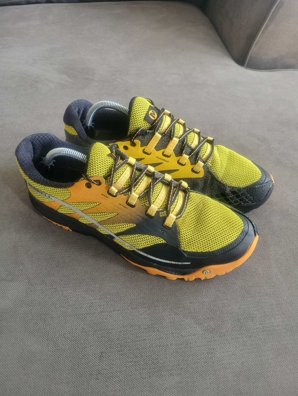 MENS J35449 MERRELL ALL OUT CHARGE TRAIL RUNNING SHOE BLACK/YELLOW US 11